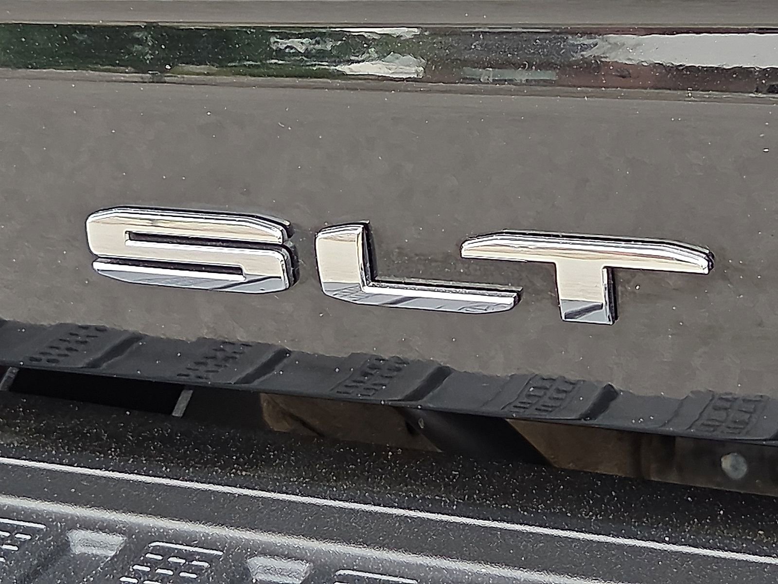 Used 2022 GMC Sierra 3500 SLT w/ SLT Convenience Package image 9