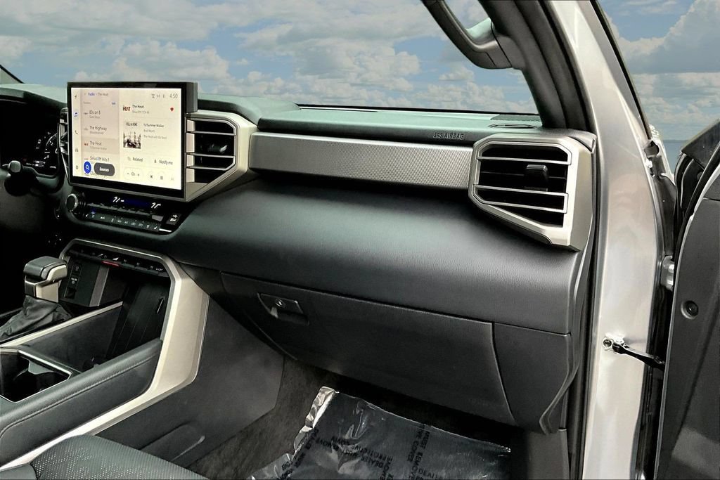 Used 2025 Toyota Tundra Limited AWD/4WD image 29