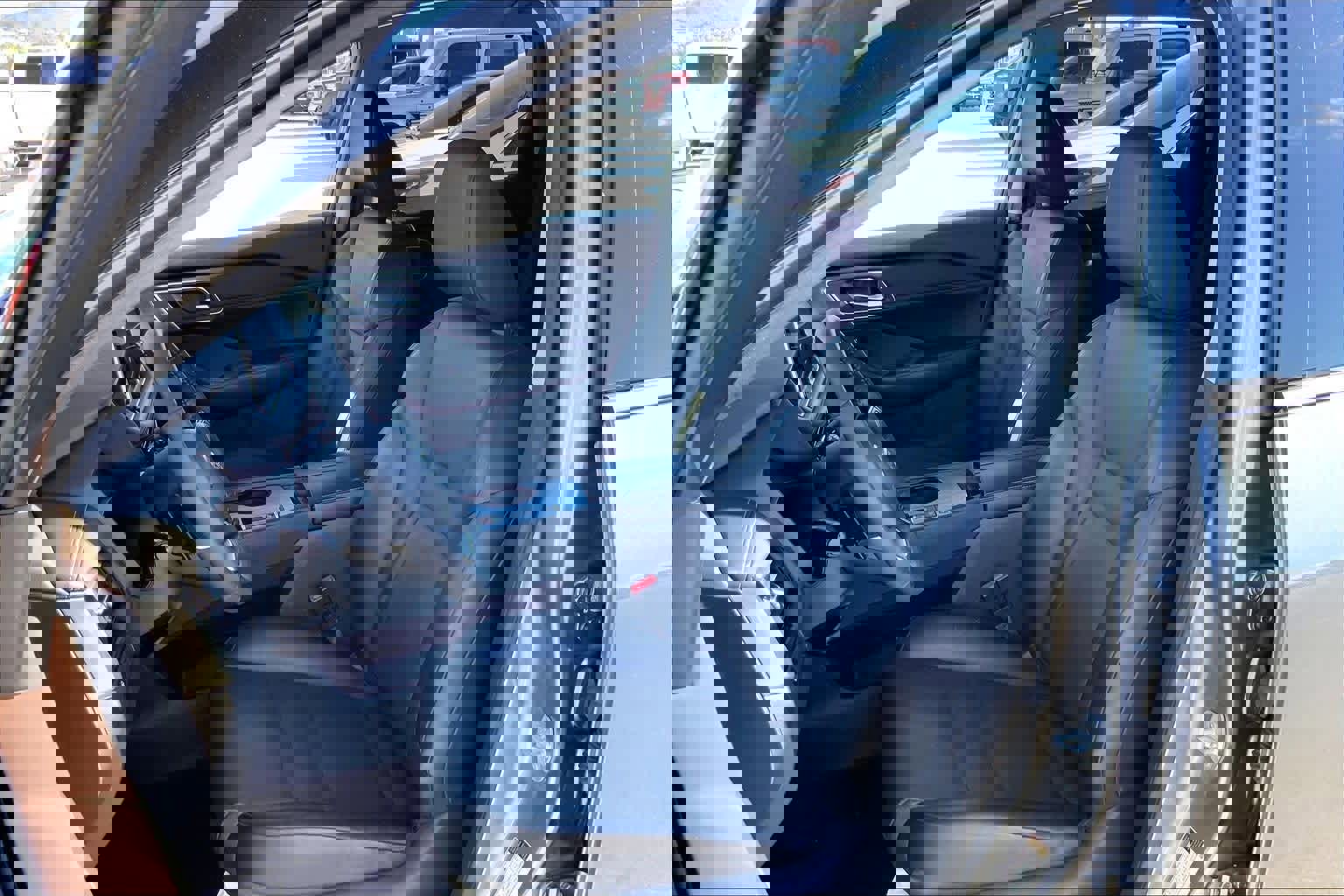 Used 2021 Nissan Rogue SV w/ Premium Package image 11