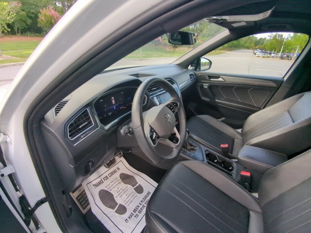 Used 2023 Volkswagen Tiguan SE R-Line FWD image 15