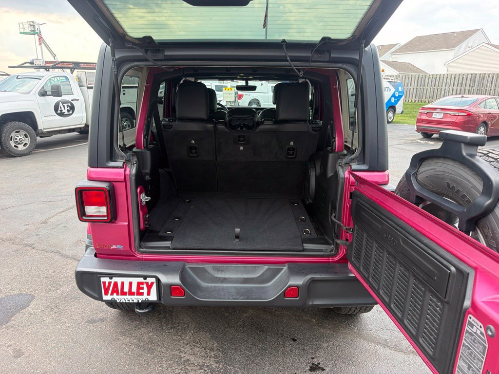 Used 2022 Jeep Wrangler Unlimited Sahara AWD/4WD image 51