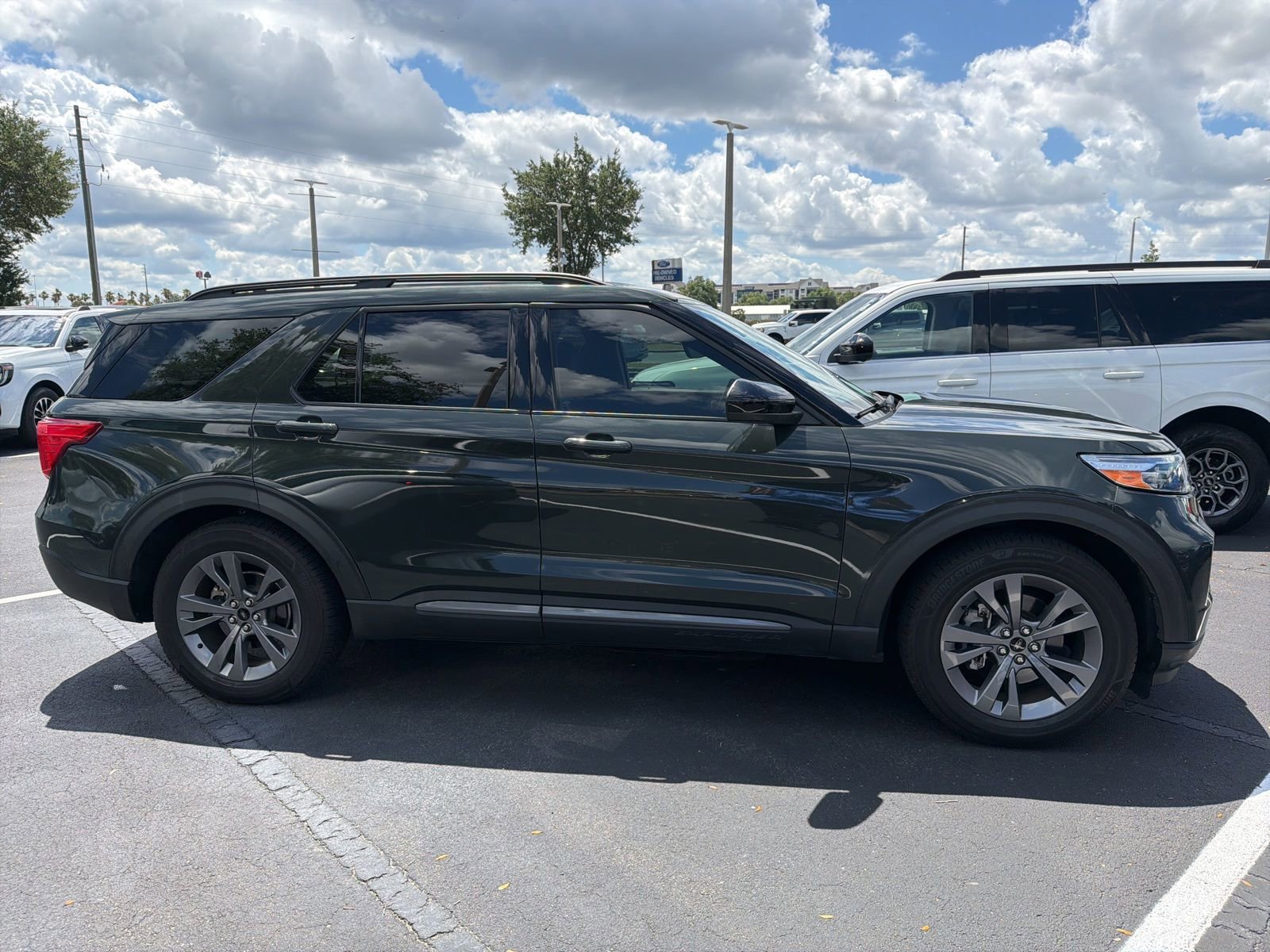 Certified 2022 Ford Explorer XLT w/ Equipment Group 202A RWD image 3