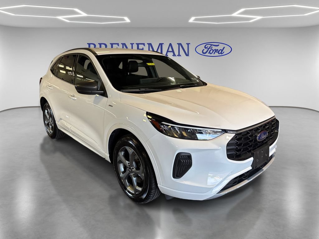 Certified 2023 Ford Escape ST-Line w/ Tech Pack #1 AWD/4WD image 3