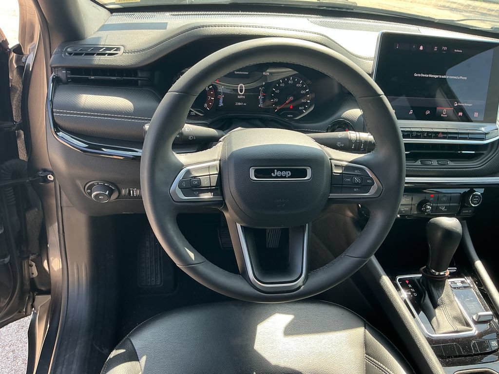 Used 2023 Jeep Compass Latitude AWD/4WD image 10