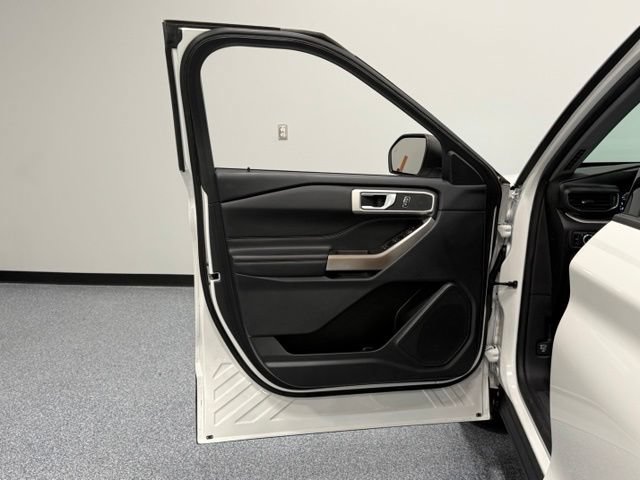 Certified 2023 Ford Explorer XLT w/ Equipment Group 202A RWD image 13