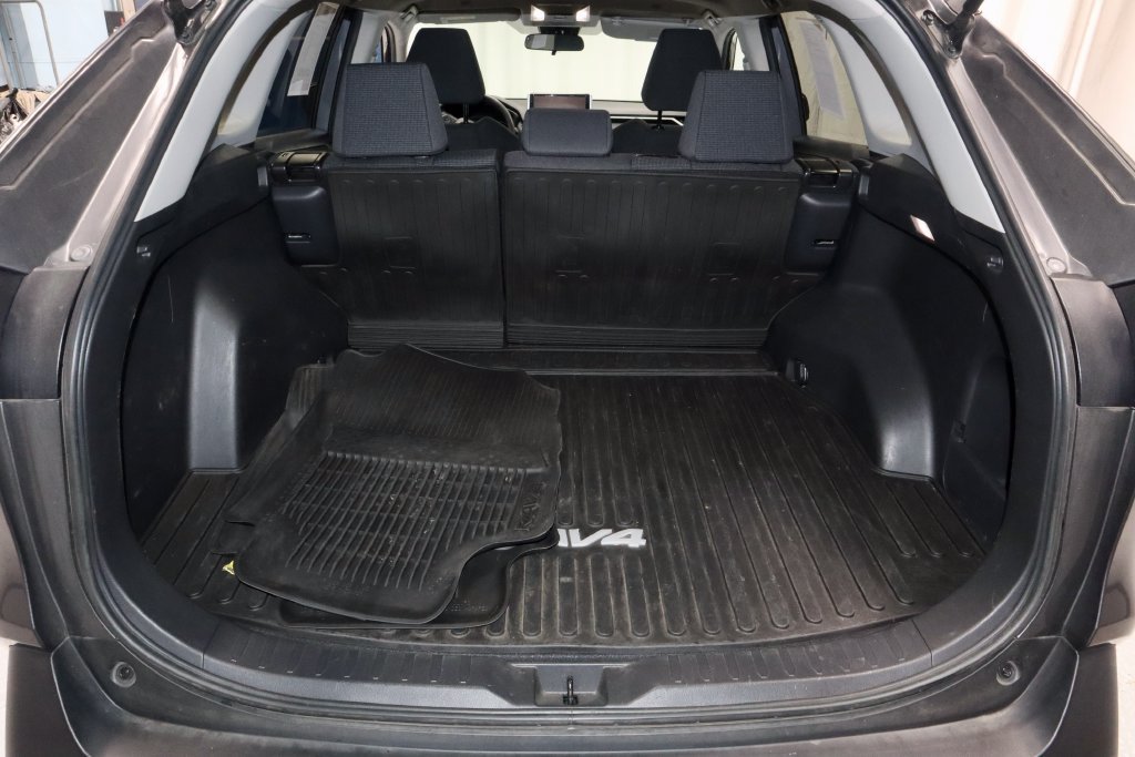 Used 2023 Toyota RAV4 LE AWD/4WD image 13