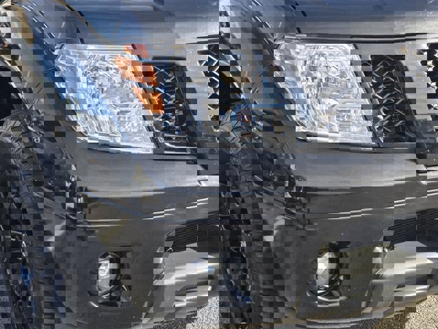 Used 2020 Nissan Frontier SV w/ Midnight Edition Floor Mats image 10