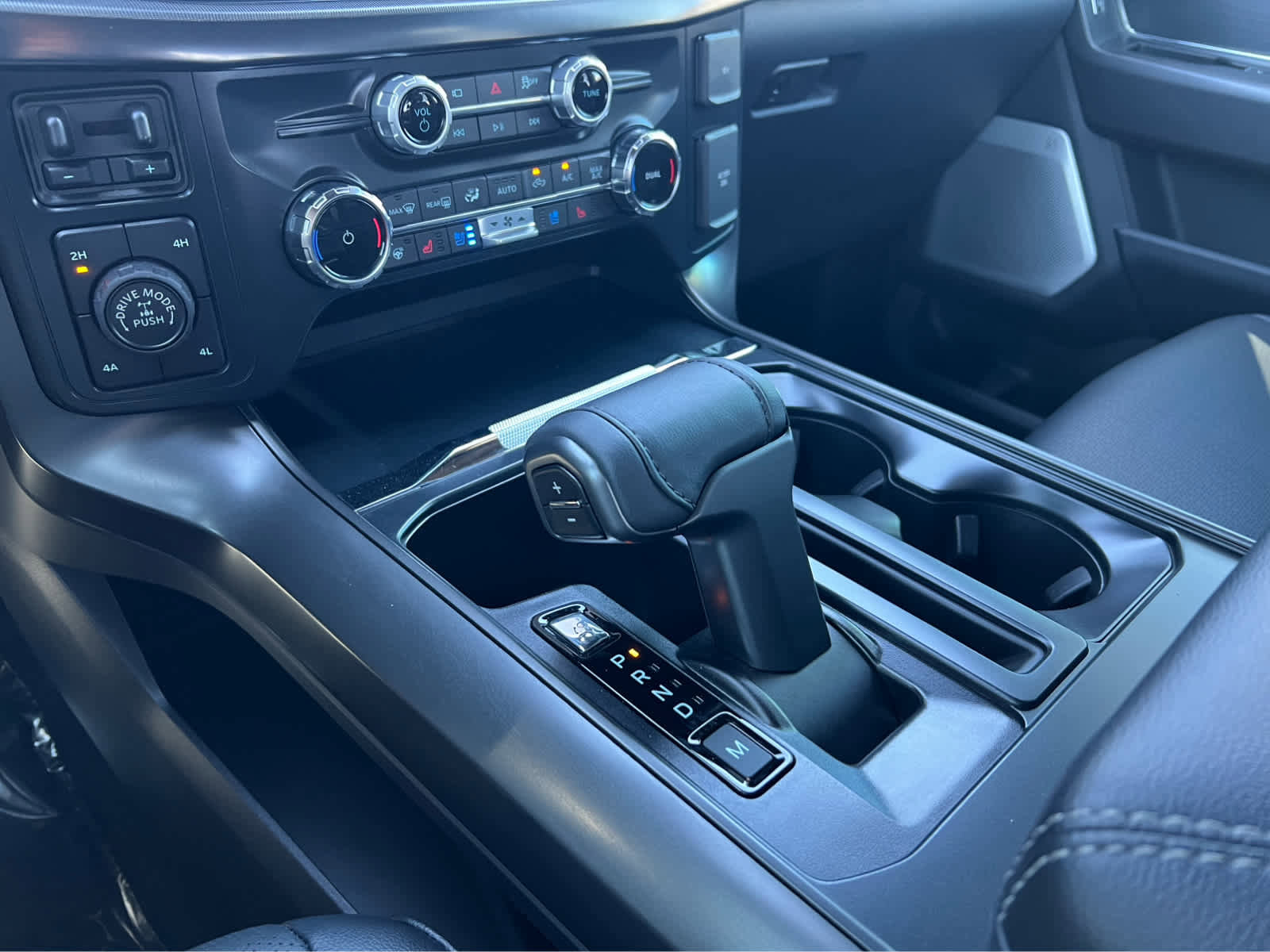 Certified 2025 Ford F150 Lariat w/ Equipment Group 502A High image 40