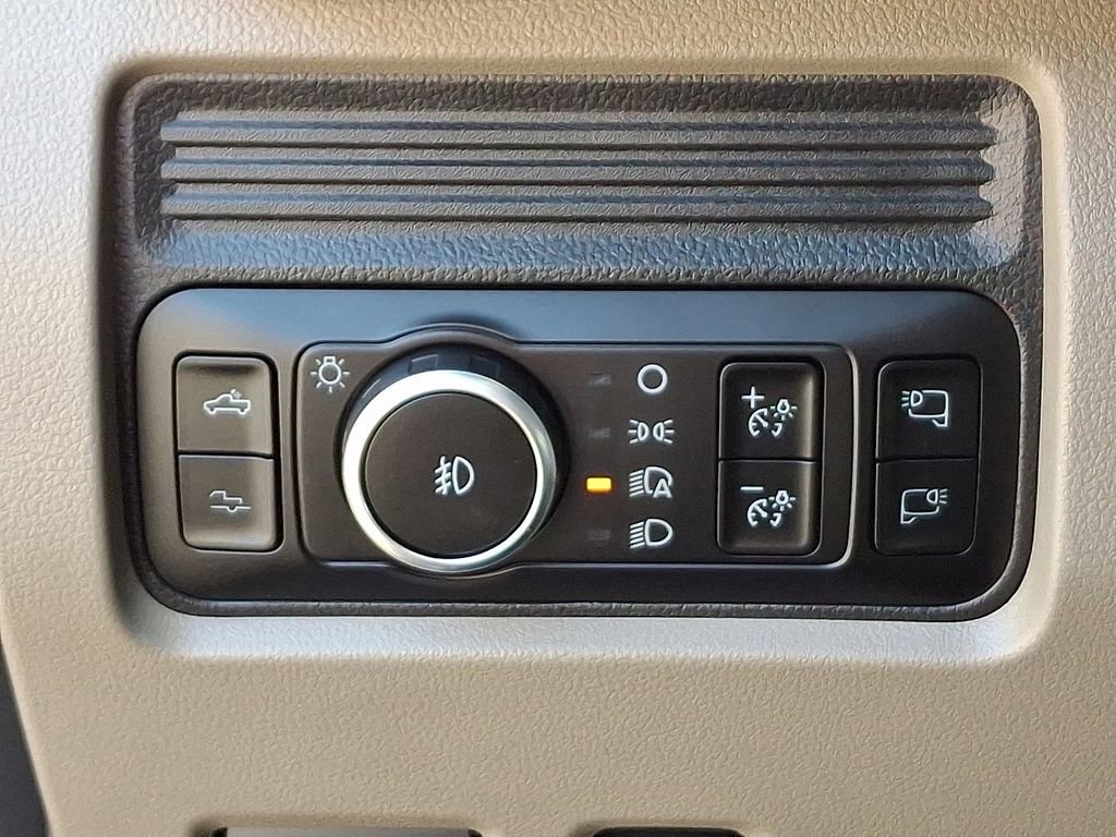 Certified 2025 Ford F250 Platinum w/ Platinum Plus Package AWD/4WD image 25