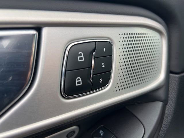 Certified 2020 Ford Explorer Platinum w/ Premium Technology Package AWD/4WD image 8
