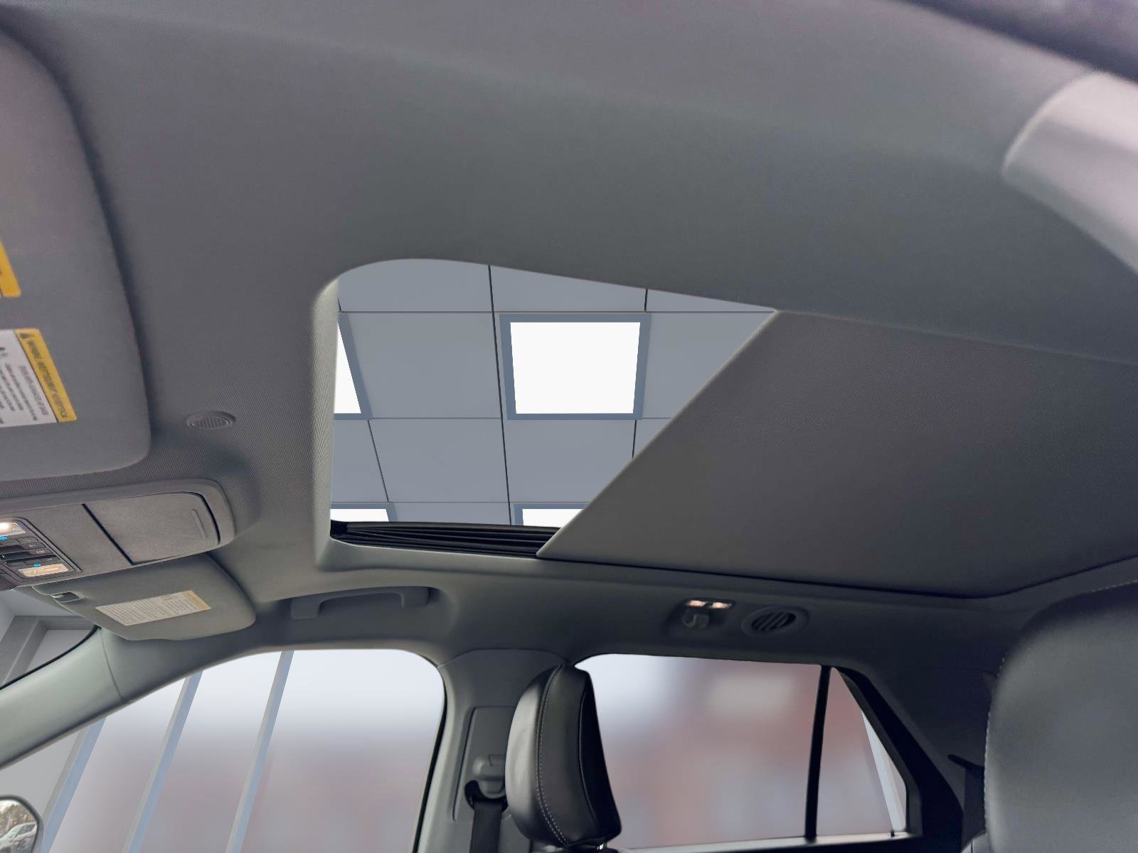 Certified 2022 Ford Explorer XLT w/ Equipment Group 202A image 21