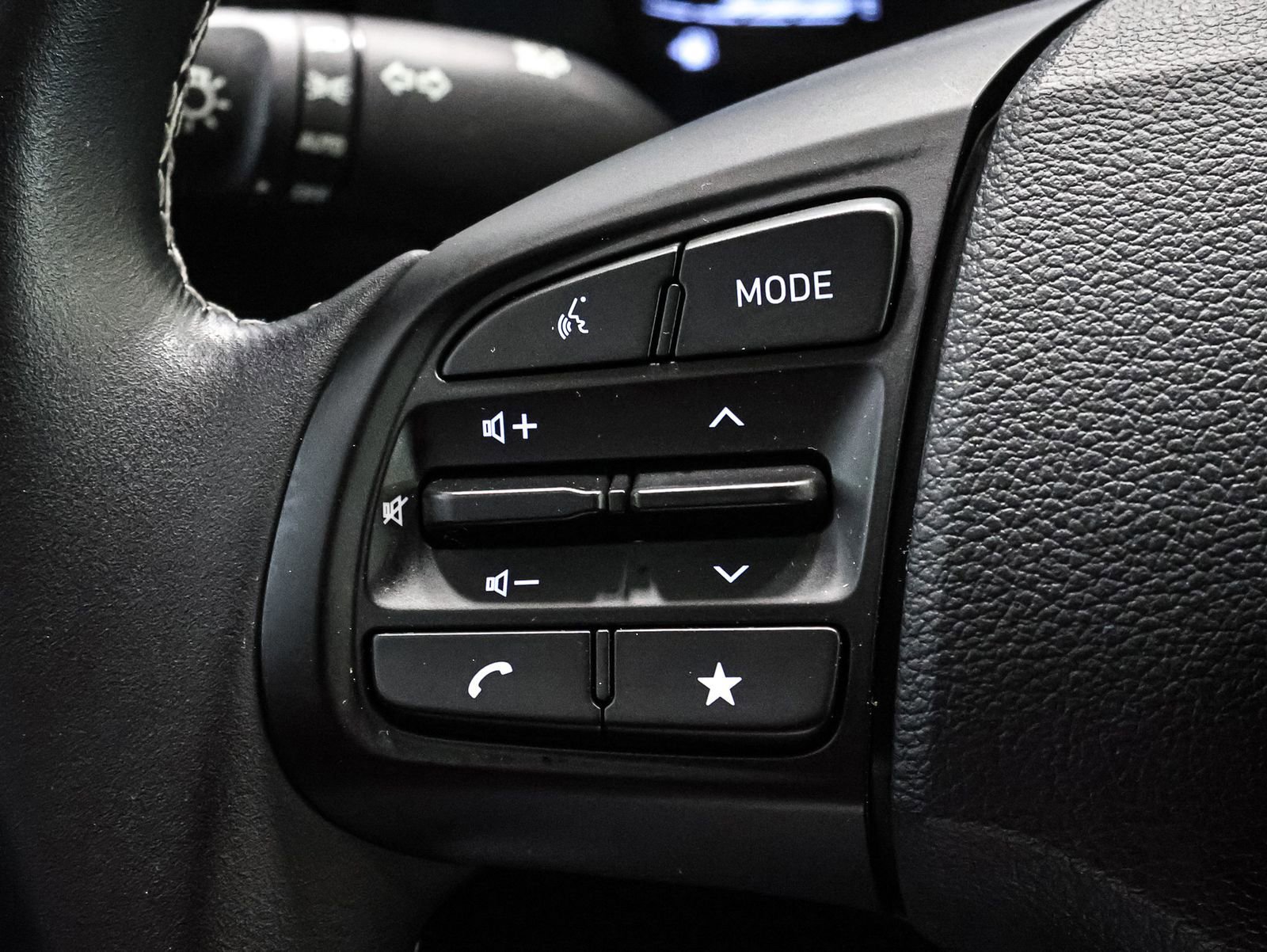 Used 2023 Hyundai Venue Limited w/ Cargo Package image 31