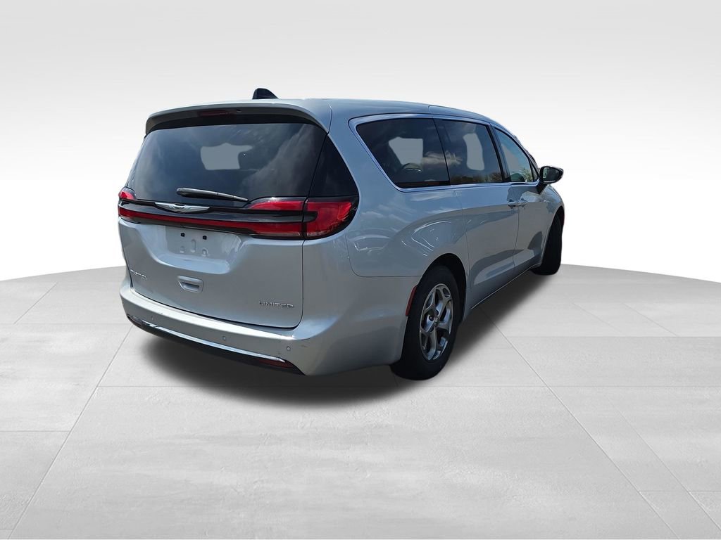Used 2024 Chrysler Pacifica Limited FWD image 8