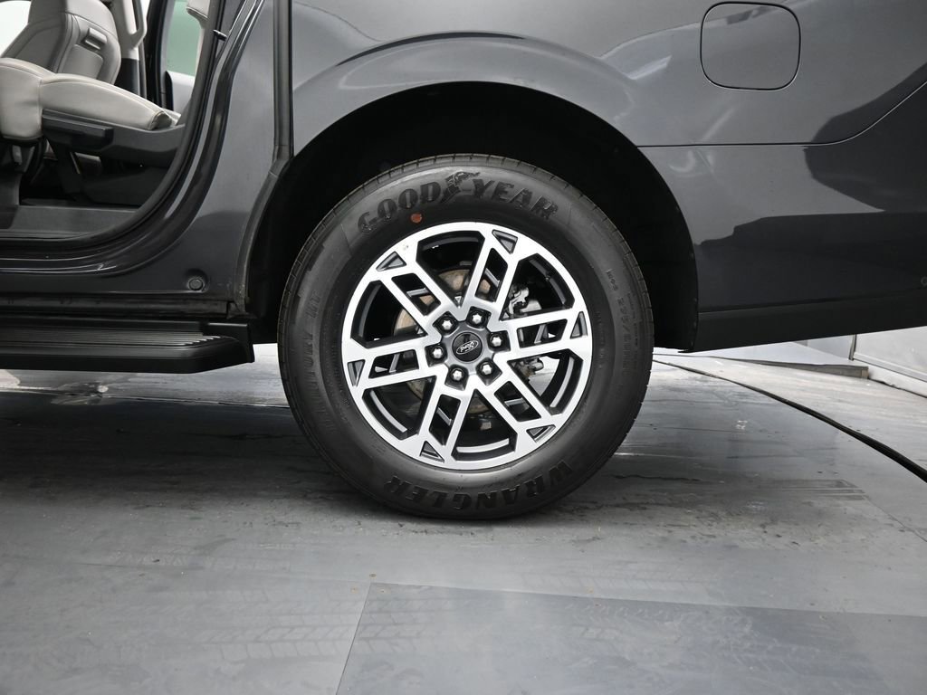 Certified 2025 Ford Expedition Max Active image 22