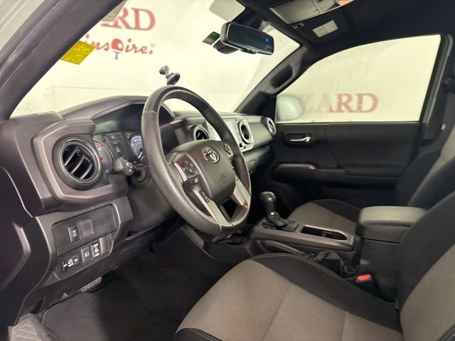 Used 2022 Toyota Tacoma TRD Off-Road image 12