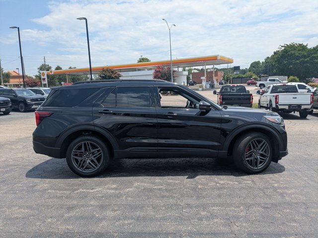 Certified 2025 Ford Explorer ST-Line w/ Premium Package AWD/4WD image 12