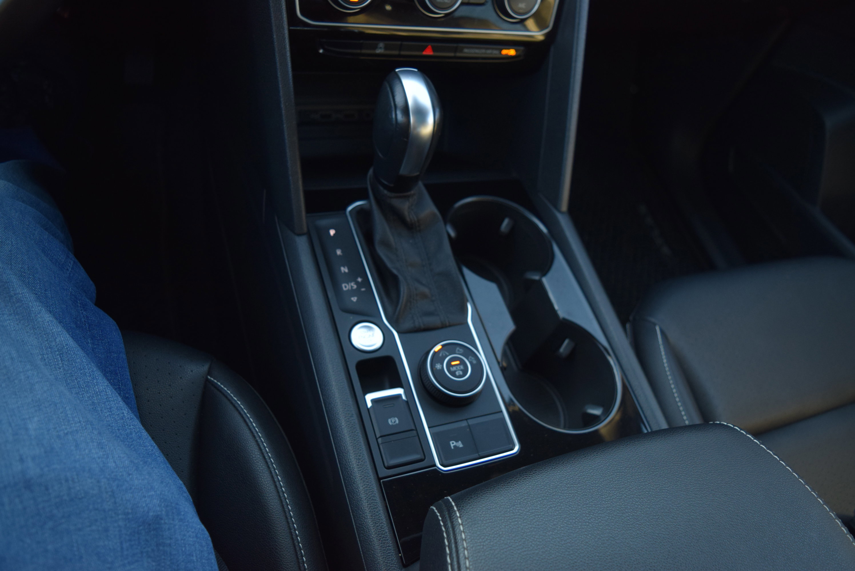 Used 2020 Volkswagen Atlas Cross Sport SEL image 16