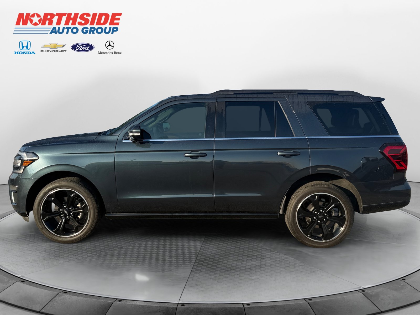 Certified 2024 Ford Expedition Limited RWD image 4