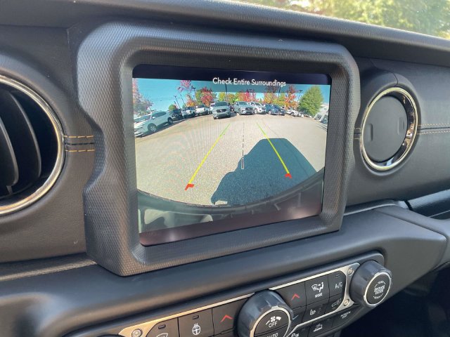 Used 2021 Jeep Wrangler Unlimited Sahara AWD/4WD image 32
