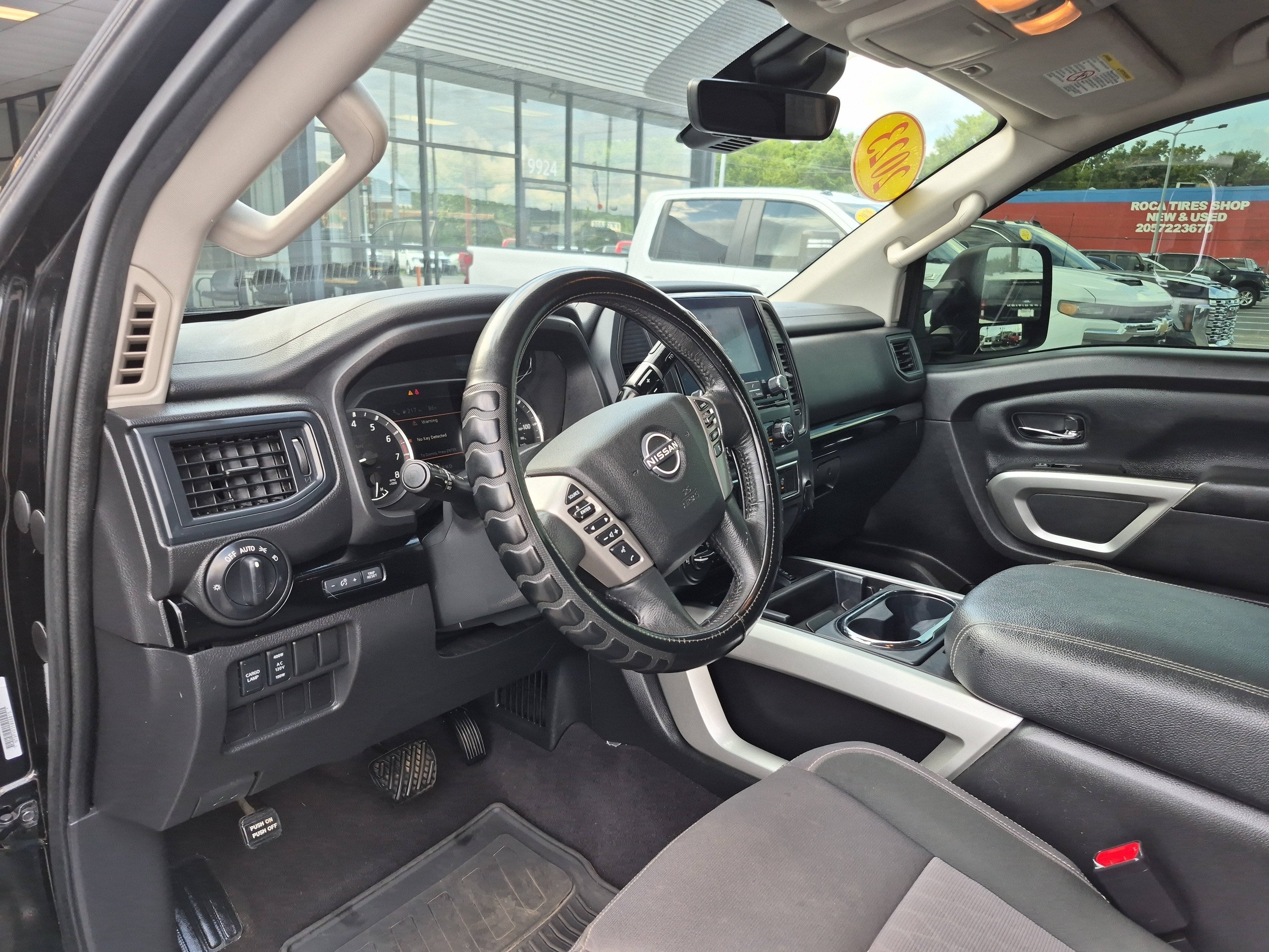Used 2023 Nissan Titan SV w/ SV Convenience Package AWD/4WD image 16