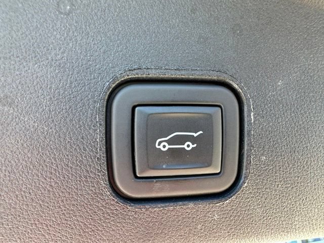 Used 2024 Cadillac Lyriq Luxury AWD/4WD image 13