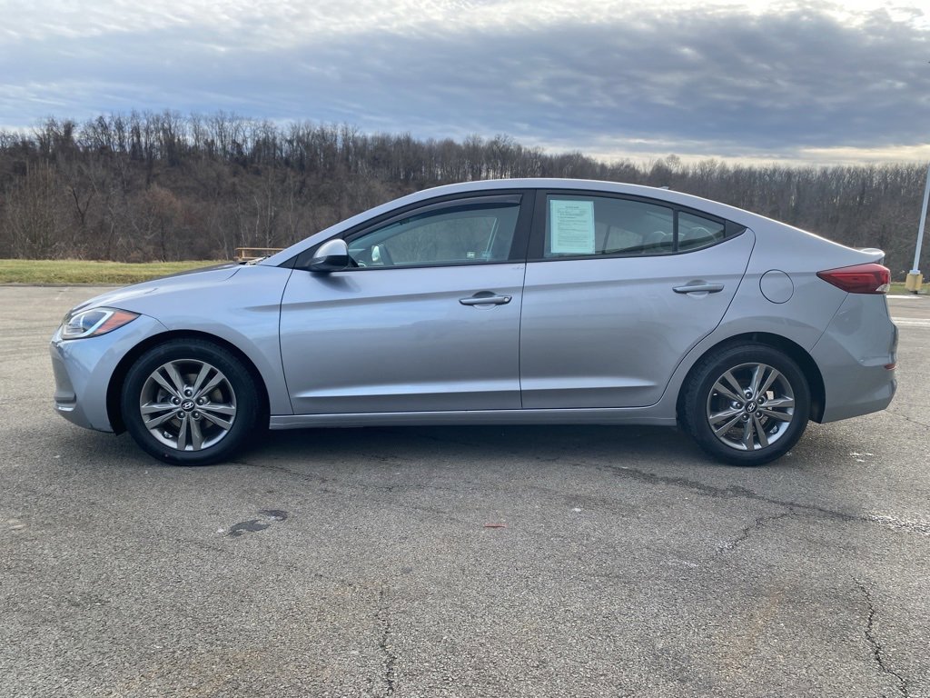 Used 2017 Hyundai Elantra SE image 2