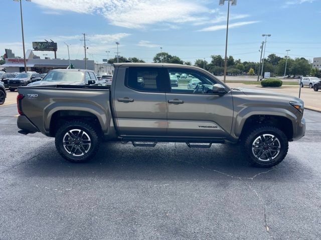 Used 2025 Toyota Tacoma TRD Sport AWD/4WD image 8