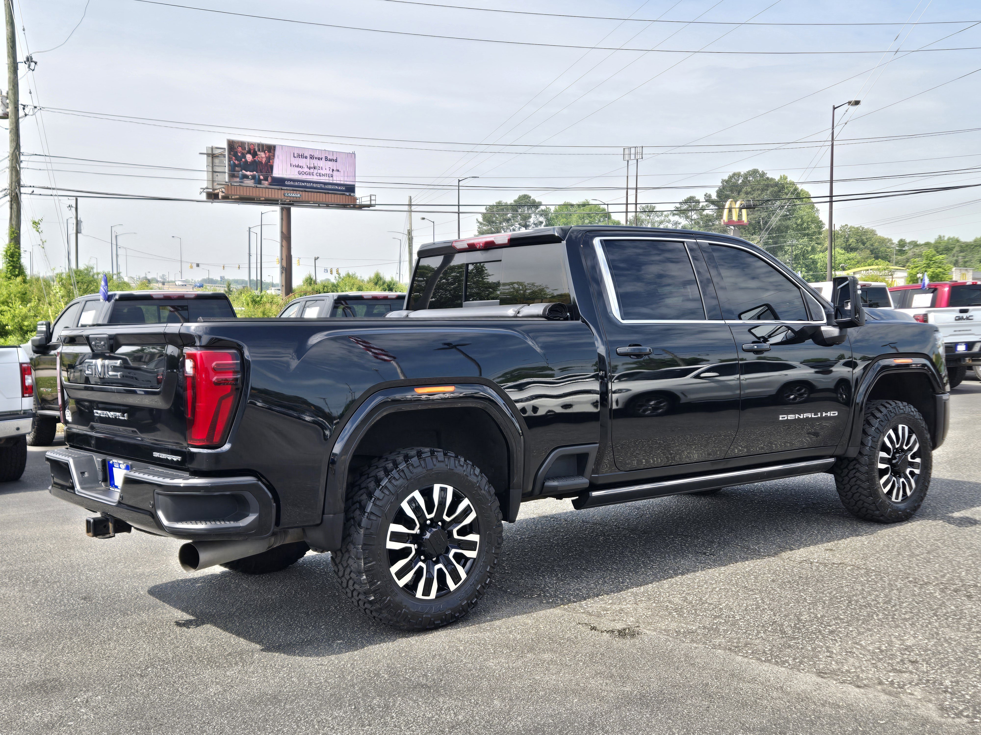 Used 2024 GMC Sierra 2500 Denali Ultimate w/ Max Trailering Package AWD/4WD image 8