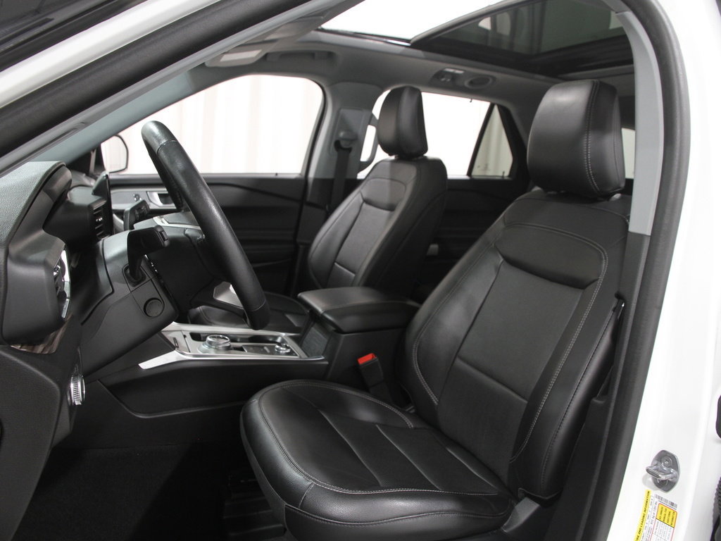 Certified 2022 Ford Explorer Limited w/ Equipment Group 301A image 7