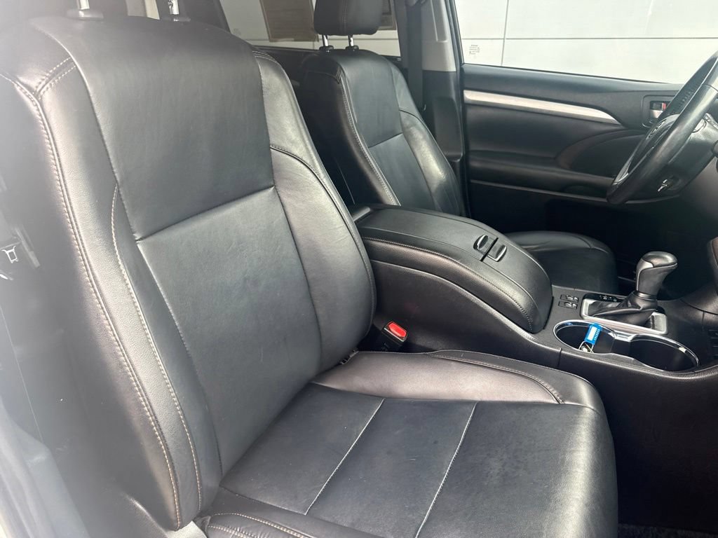 Used 2019 Toyota Highlander XLE AWD/4WD image 35