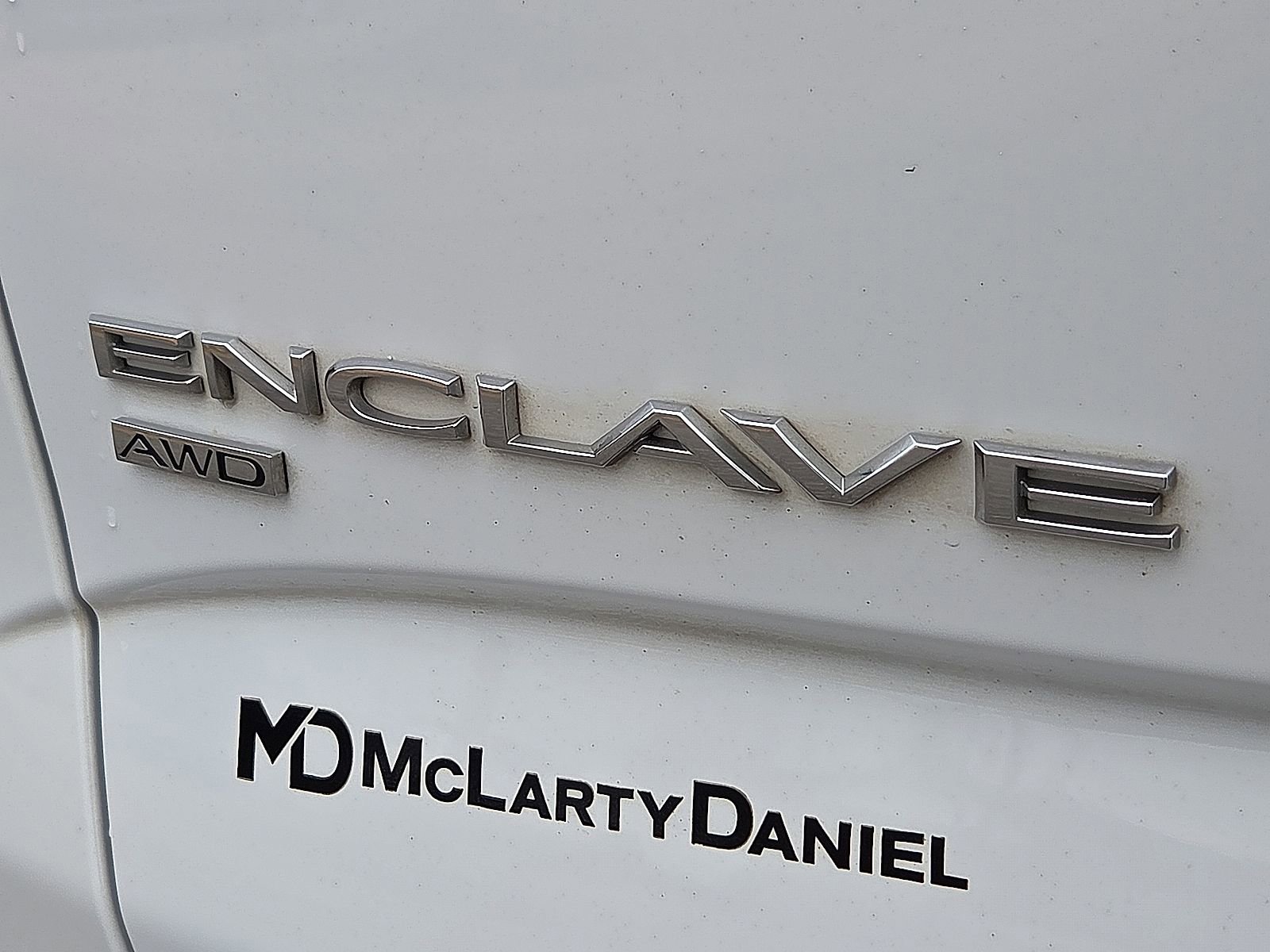 Used 2024 Buick Enclave Essence image 9