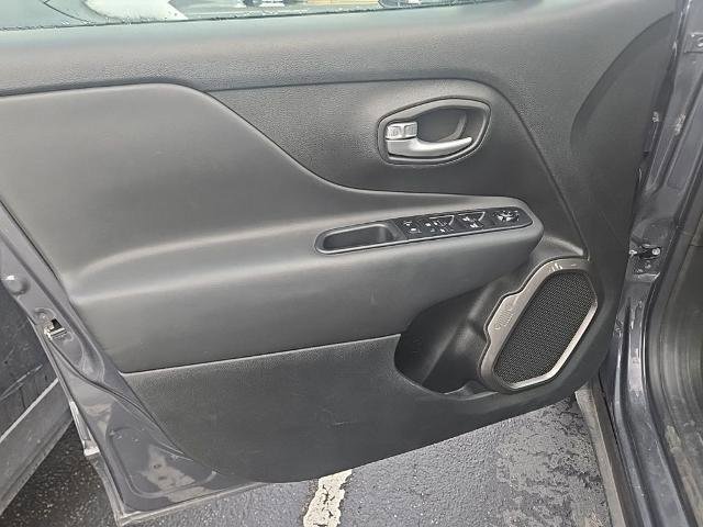 Used 2023 Jeep Renegade Latitude image 9