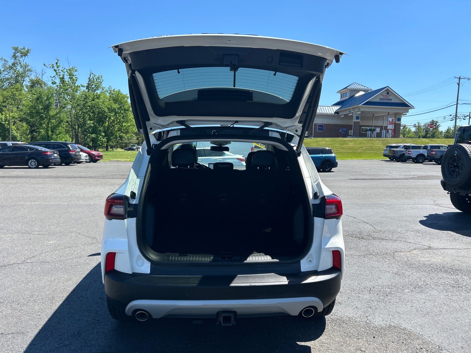 Certified 2024 Ford Escape Platinum w/ Class II Trailer Tow Package AWD/4WD image 14