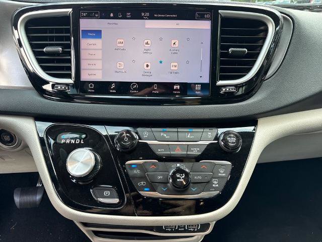 Used 2024 Chrysler Pacifica Touring-L FWD image 24