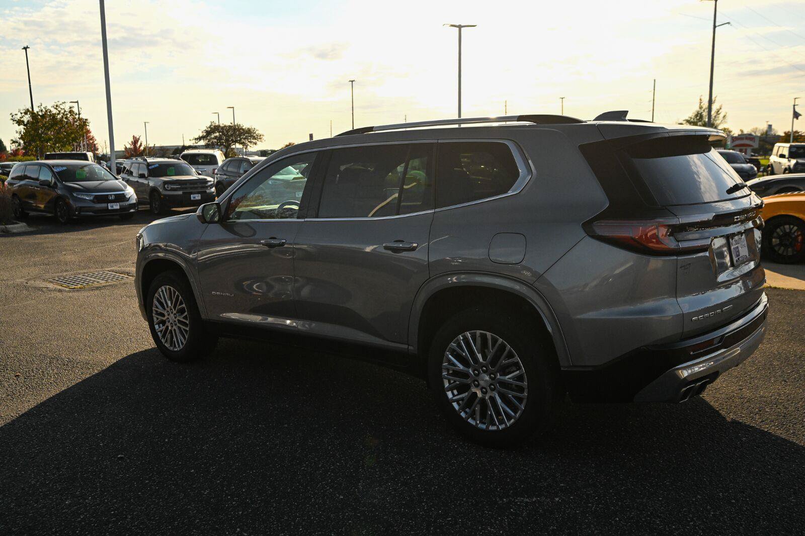 Used 2024 GMC Acadia Denali AWD/4WD image 12