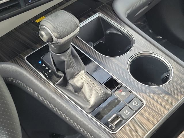 Used 2021 Toyota Sienna Limited FWD image 17