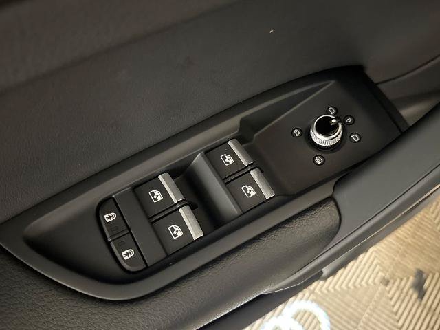 Used 2023 Audi Q5 2.0T Premium w/ Convenience Package AWD/4WD image 17