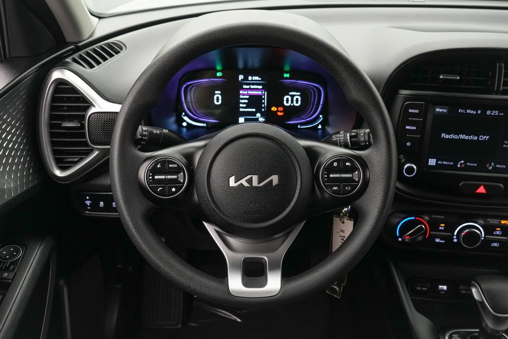 Used 2025 Kia Soul LX FWD image 14