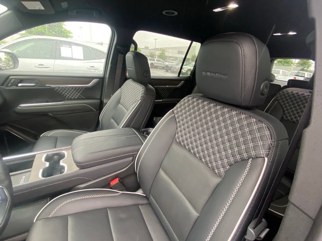 Used 2025 GMC Acadia Denali w/ LPO, Floor Liner Package AWD/4WD image 20