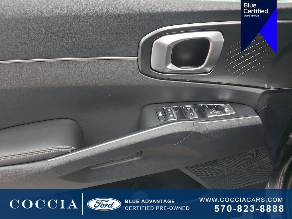 Used 2025 Kia Sorento LX FWD image 13