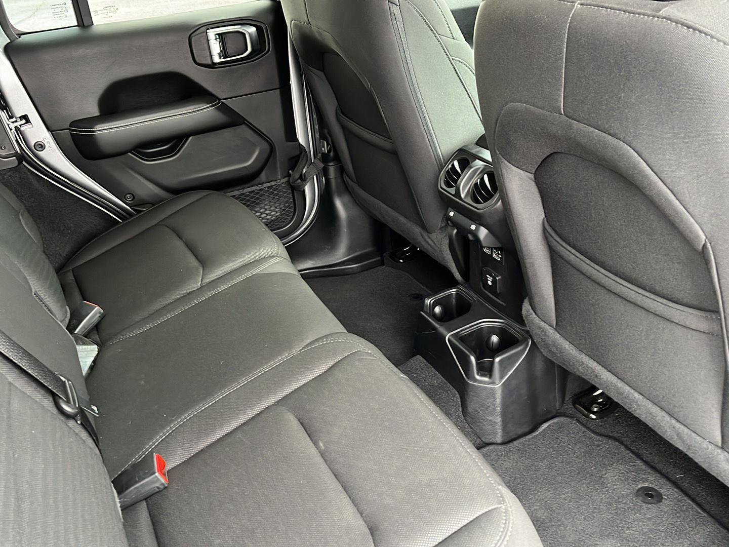 Used 2019 Jeep Wrangler Unlimited Sahara image 43