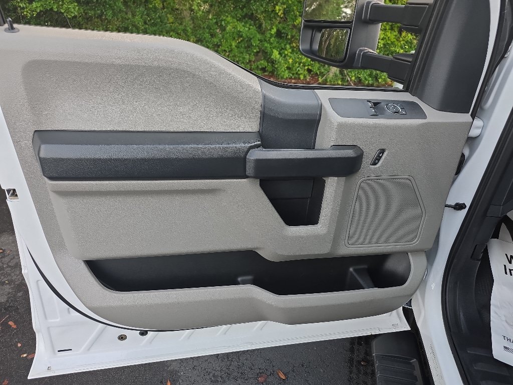 Certified 2022 Ford F550 Luxury RWD image 11