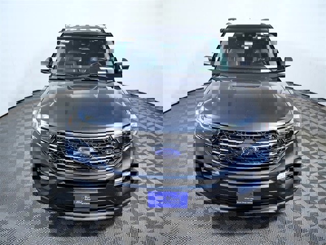 Certified 2022 Ford Explorer XLT w/ Equipment Group 202A image 4