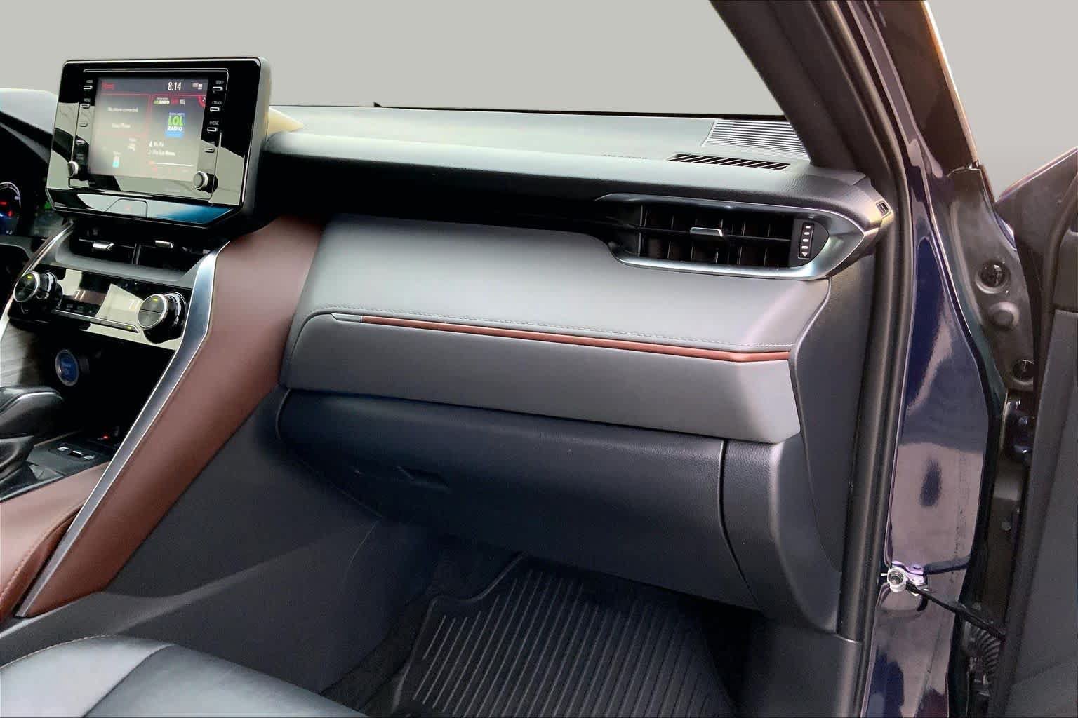Used 2022 Toyota Venza XLE AWD/4WD image 17