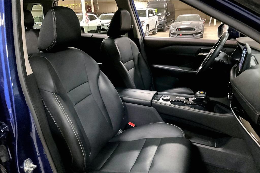 Used 2023 Nissan Rogue SL w/ SL Premium Package image 9