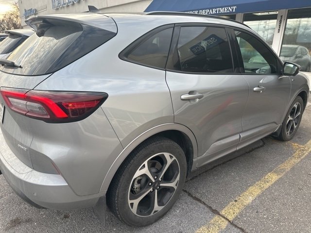 Certified 2024 Ford Escape ST-Line Select w/ Tech Pack #2 image 2
