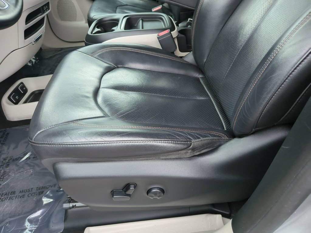 Used 2018 Chrysler Pacifica Touring-L FWD image 22