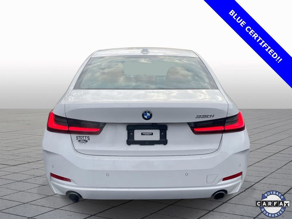 Used 2023 BMW 330i Sedan w/ Premium Package image 3