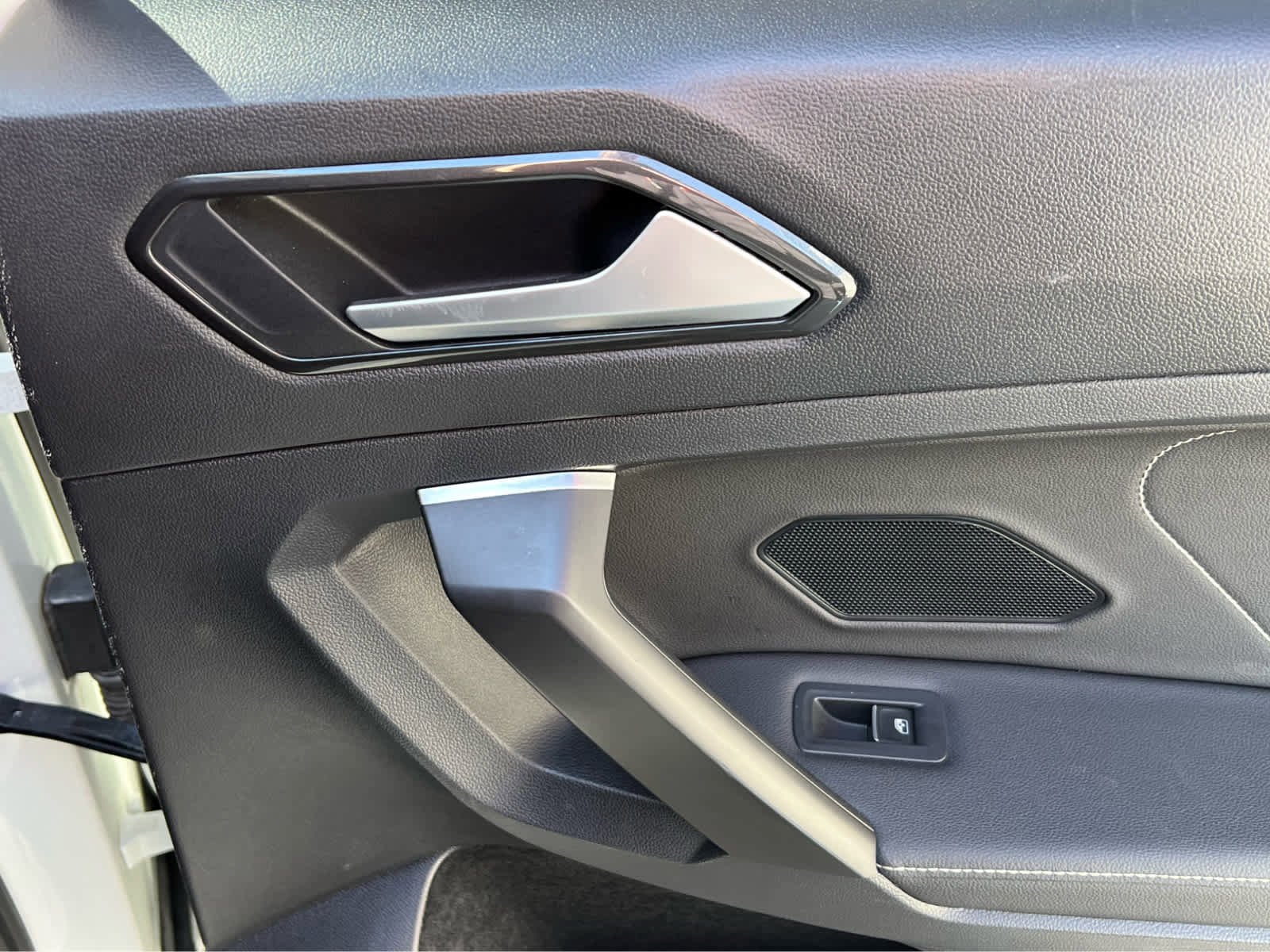 Used 2022 Volkswagen Tiguan SE image 21