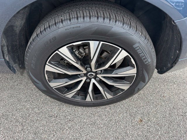 Used 2025 Volvo XC60 B5 Plus AWD/4WD image 8